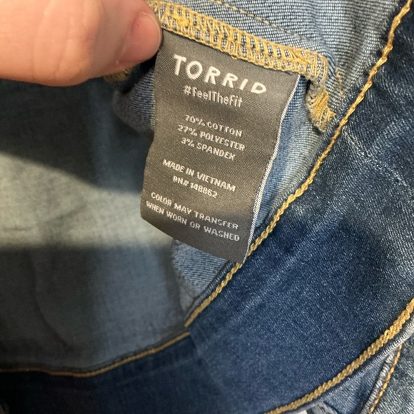 Torrid Jean Jacket Size 2 Blue Stretch Denim Trucker Dark Wash Classic Fall - Picture 4 of 5